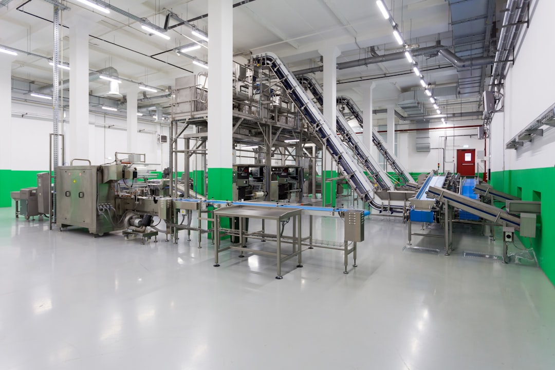 Ambiente industrial limpo e organizado